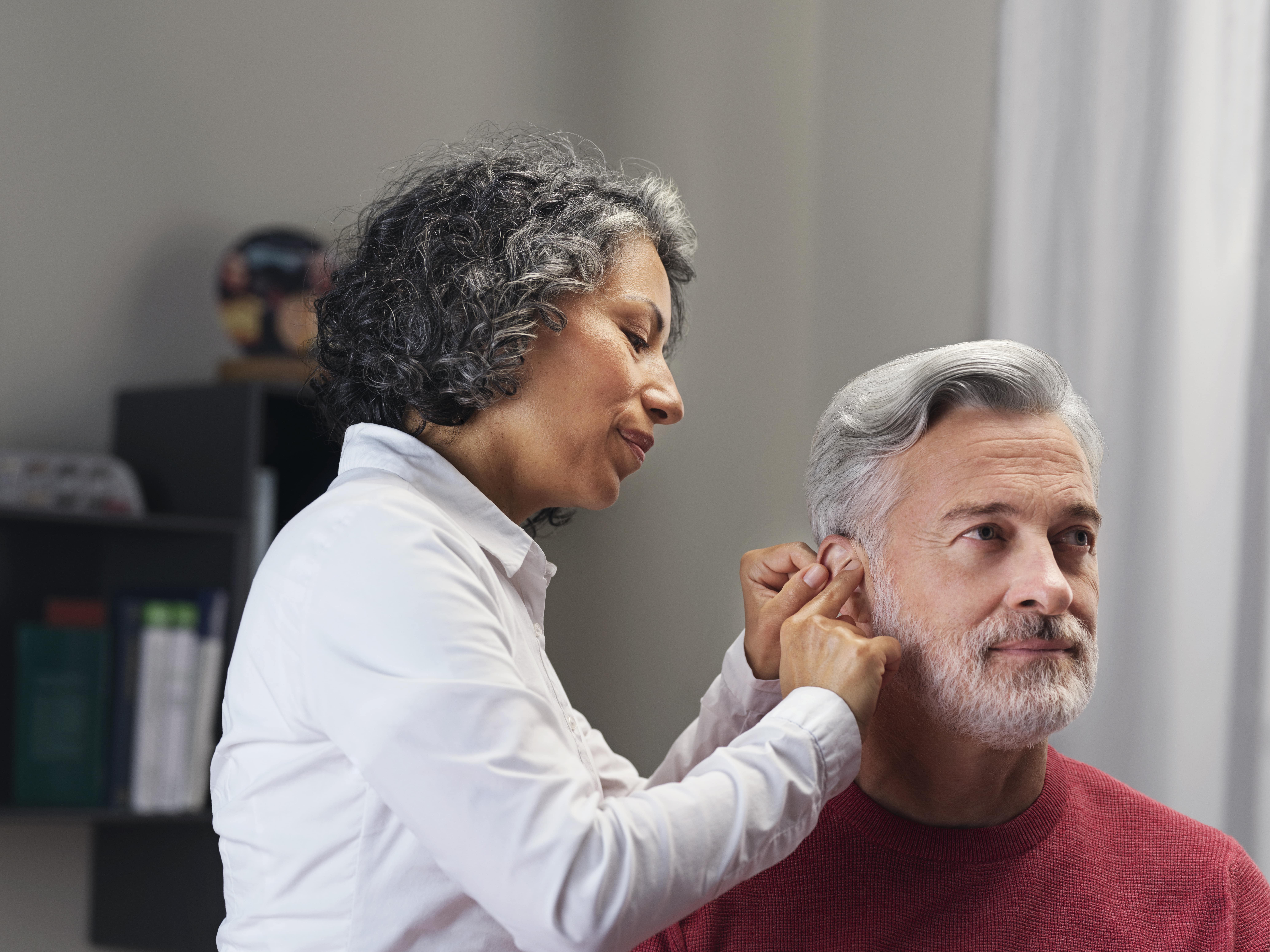 RS_OMNIA_audiologist_ear_miniRIE_0378-min